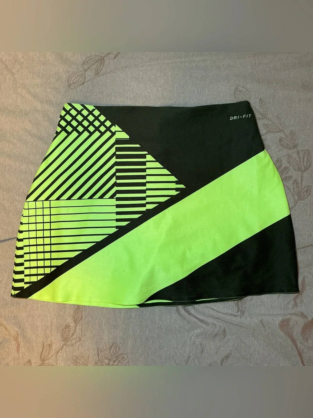 Nike Women’s Black and Neon Green Graphic Athletic Skirt